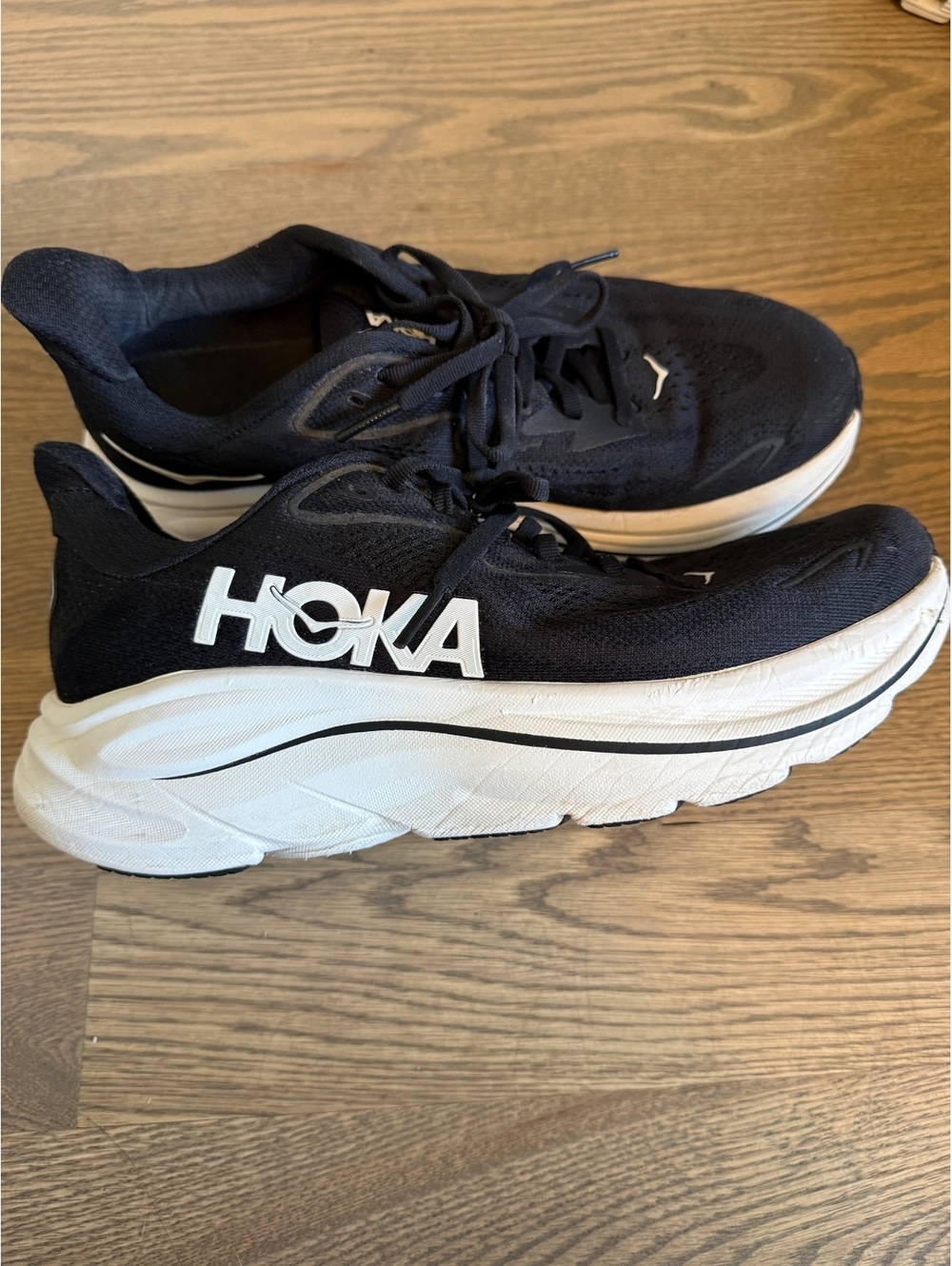 Hoka One Women's Clifton 10 Sneakers Size 9B Black with White Sole